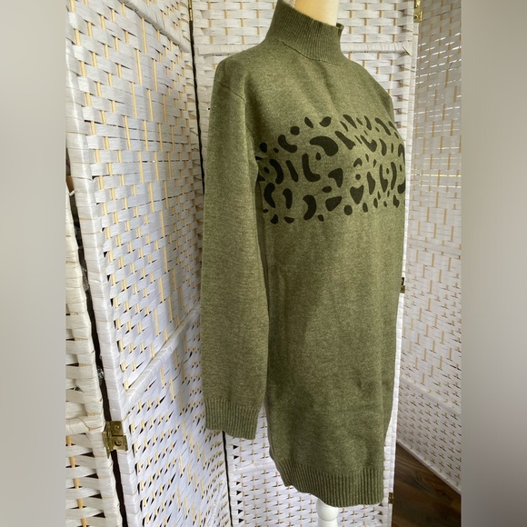 NWT Hem & Thread Green Mock Neck Leopard Print Sweater Dress - Picture 7 of 9